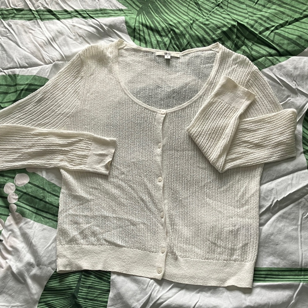 Uniqlo C off-white scoop neck women's cardigan. Size medium. Great condition.
